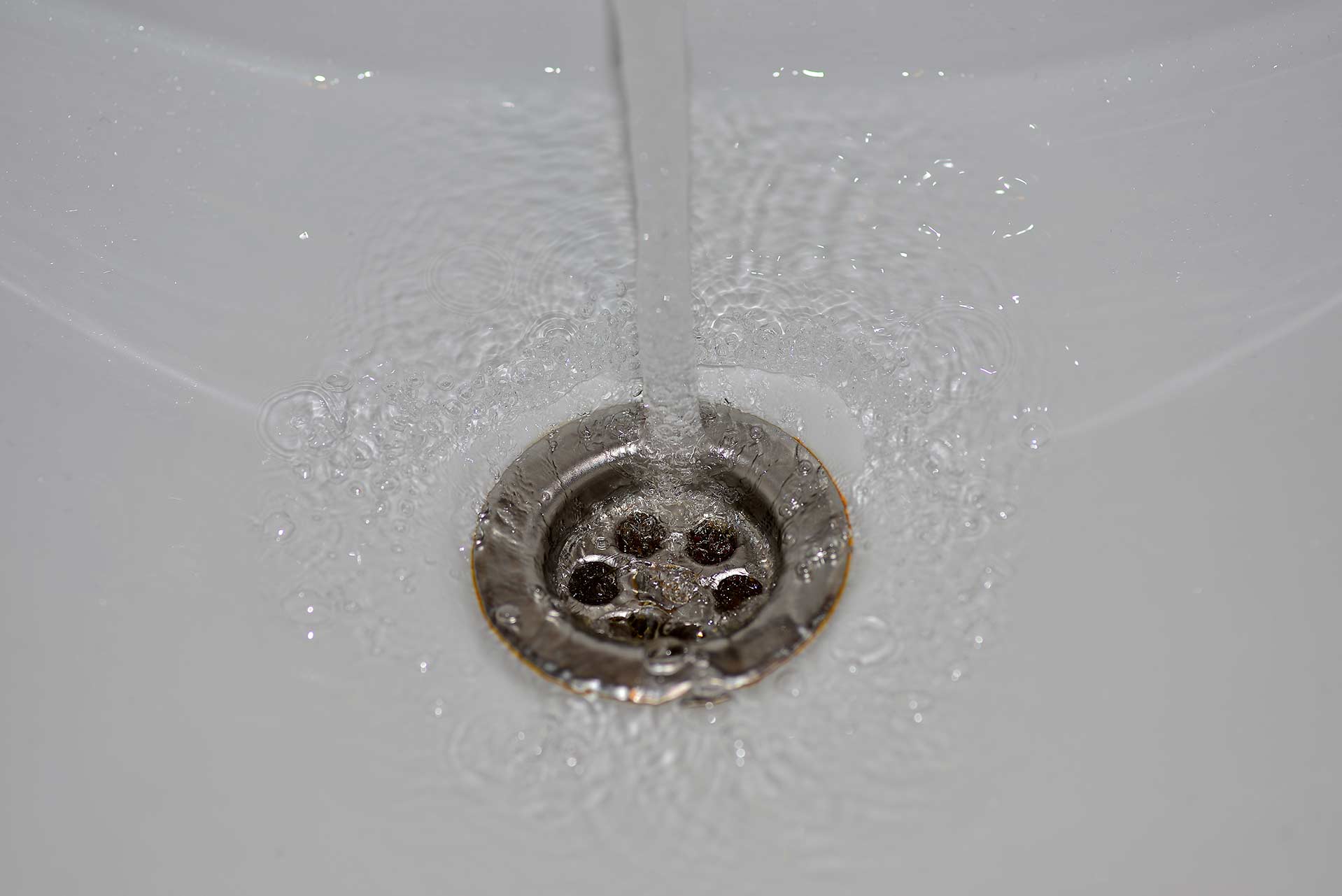 A2B Drains provides services to unblock blocked sinks and drains for properties in Dundee.